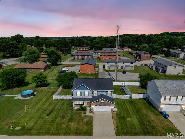 318 Ganim Drive, Shiloh, IL 62221