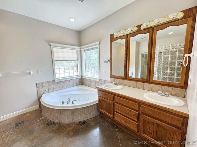 905 Shelley Circle, Tahlequah, OK 74464