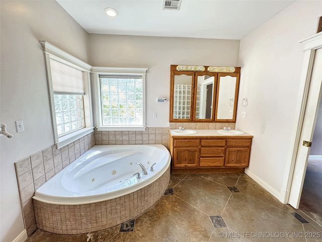 905 Shelley Circle, Tahlequah, OK 74464