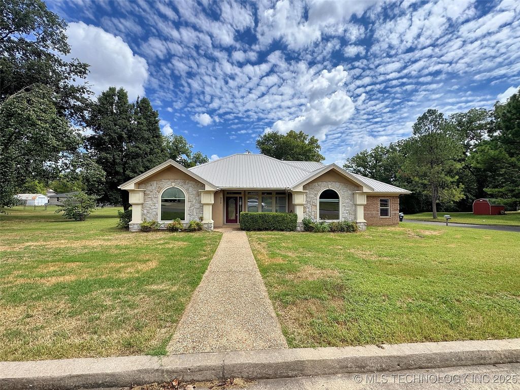 905 Shelley Circle, Tahlequah, OK 74464