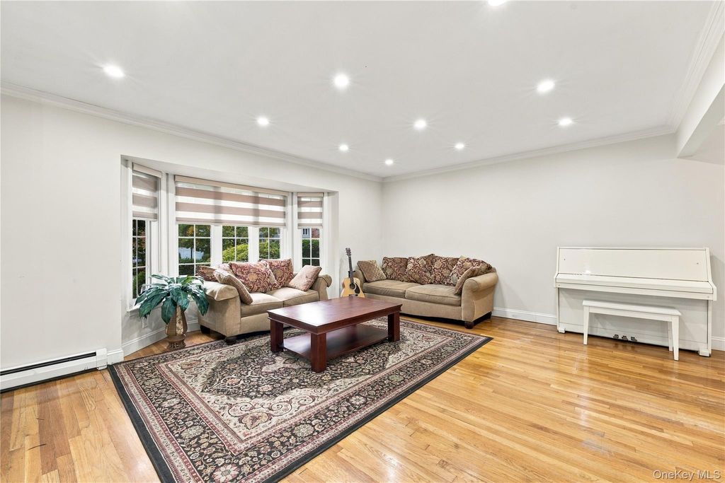 52 Winthrop Road, Plainview, NY 11803 — photo 2