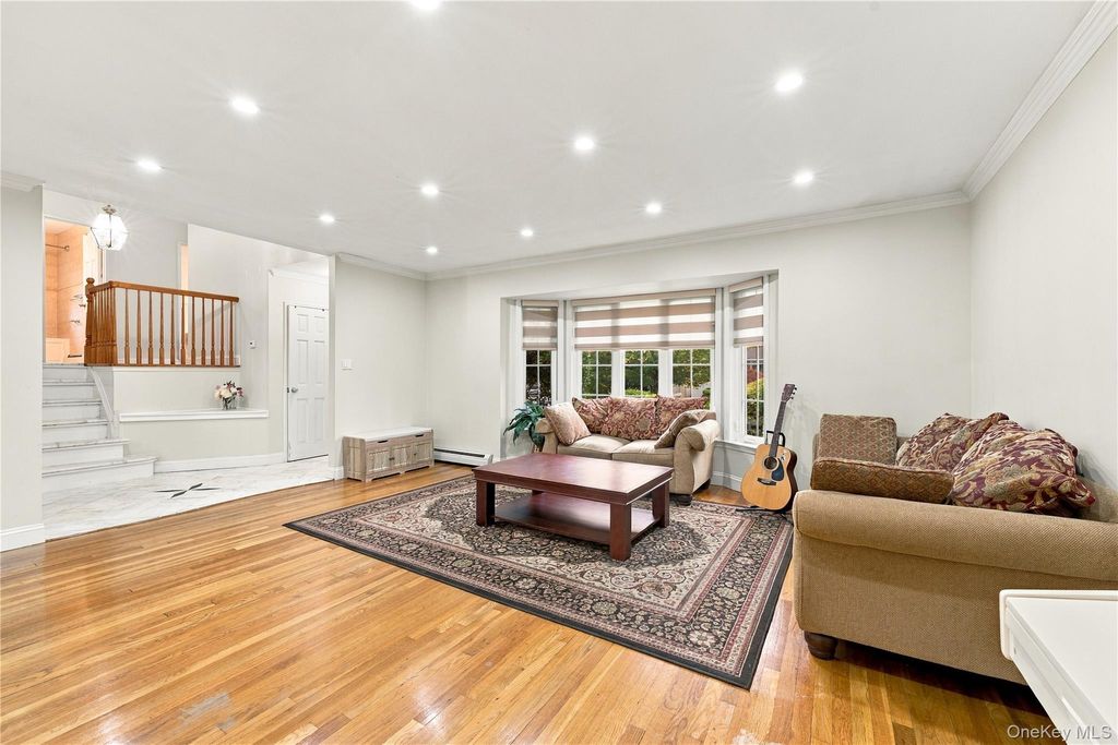 52 Winthrop Road, Plainview, NY 11803 — photo 4