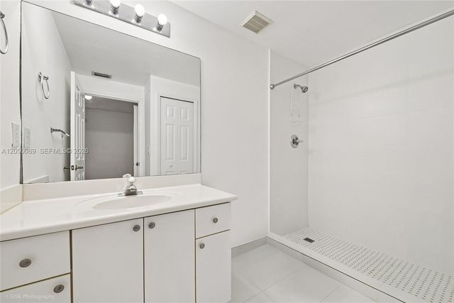 6700 NW 114th Avenue 923, Doral, FL 33178
