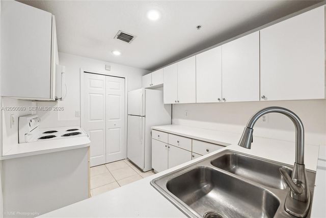 6700 NW 114th Avenue 923, Doral, FL 33178