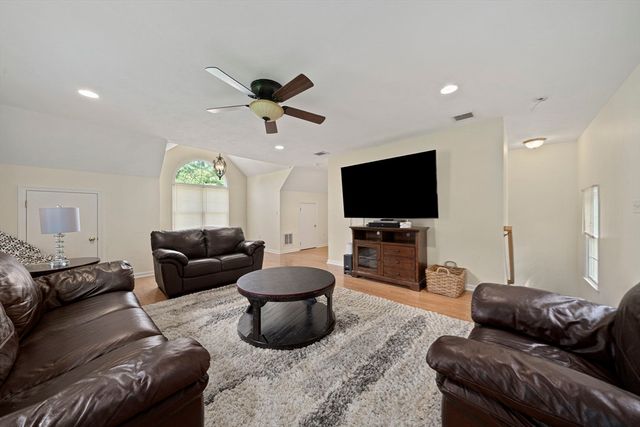 10 Lanes End, Stoughton, MA 02072