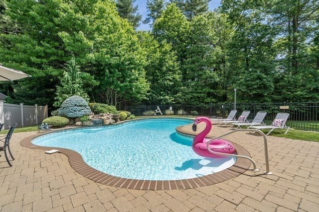 10 Lanes End, Stoughton, MA 02072