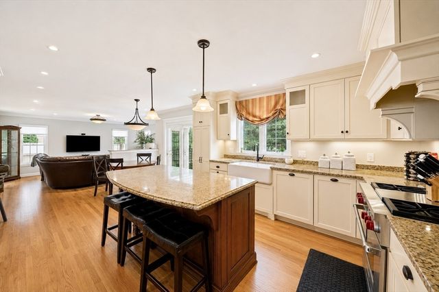 10 Lanes End, Stoughton, MA 02072