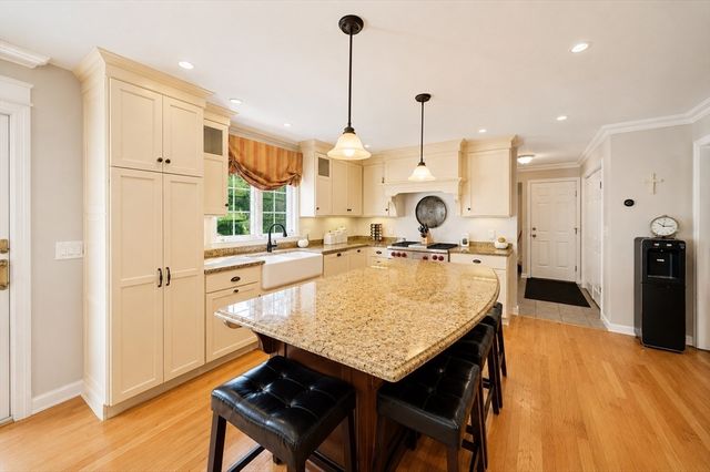 10 Lanes End, Stoughton, MA 02072