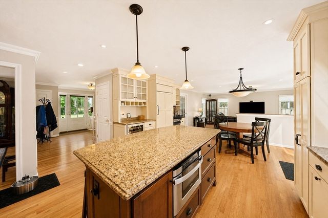10 Lanes End, Stoughton, MA 02072