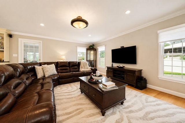 10 Lanes End, Stoughton, MA 02072