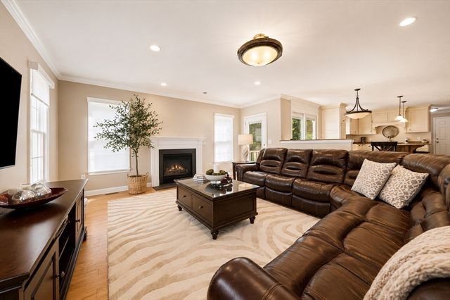 10 Lanes End, Stoughton, MA 02072