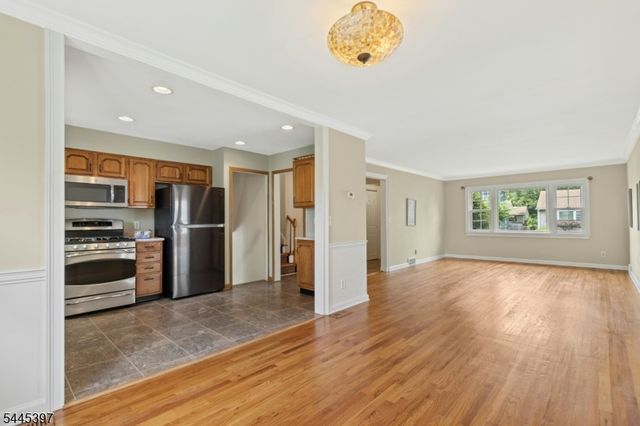 1 Aberdeen Ct, Cranford Twp., NJ 07016