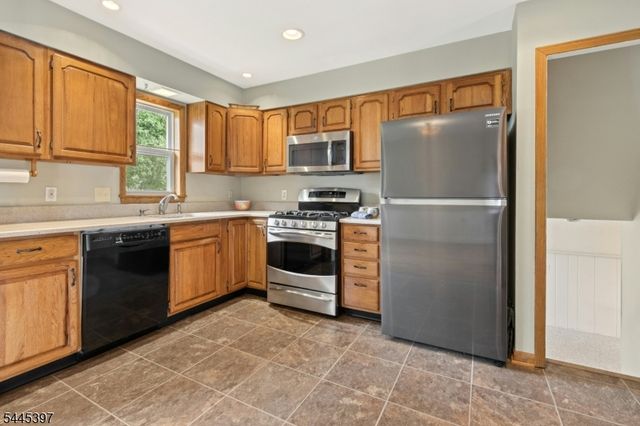 1 Aberdeen Ct, Cranford Twp., NJ 07016