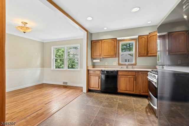 1 Aberdeen Ct, Cranford Twp., NJ 07016