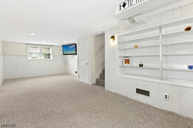 1 Aberdeen Ct, Cranford Twp., NJ 07016