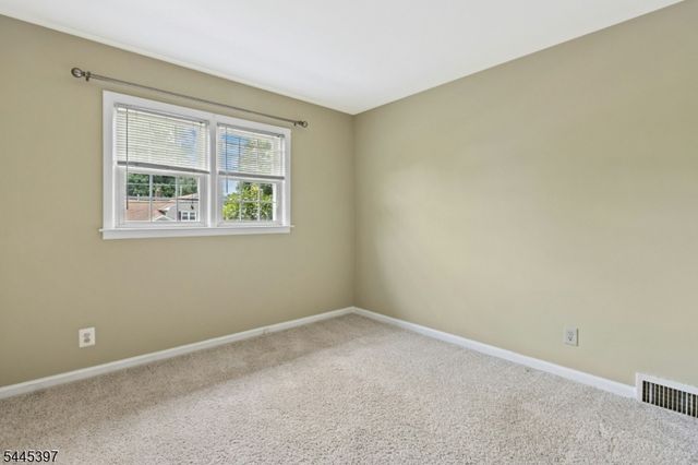 1 Aberdeen Ct, Cranford Twp., NJ 07016