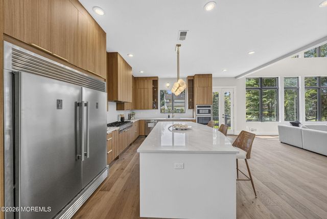 15 Hobart Street, Marlboro, NJ 07746