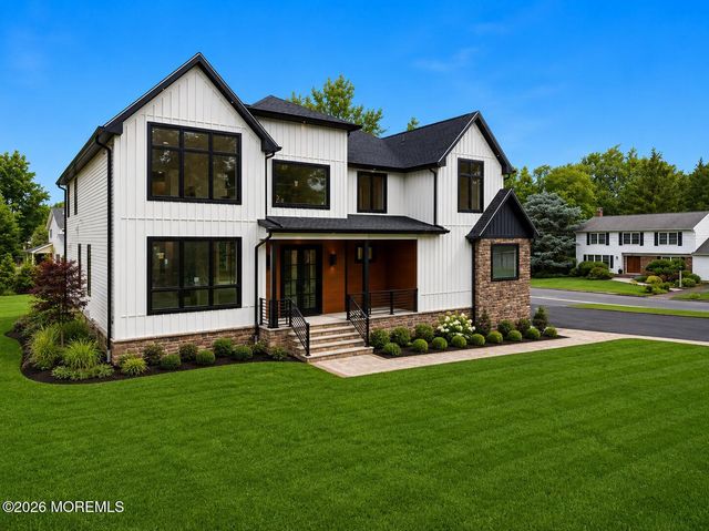 15 Hobart Street, Marlboro, NJ 07746