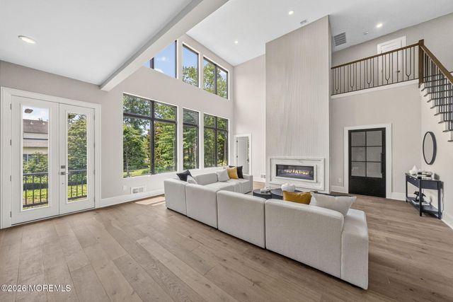 15 Hobart Street, Marlboro, NJ 07746