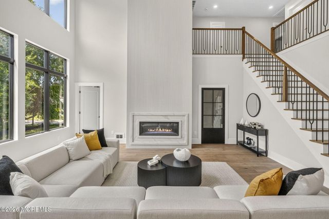 15 Hobart Street, Marlboro, NJ 07746