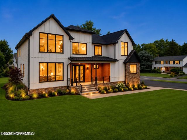 15 Hobart Street, Marlboro, NJ 07746