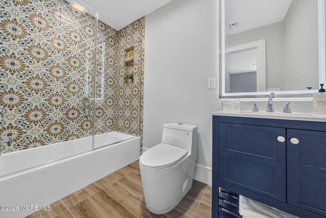 15 Hobart Street, Marlboro, NJ 07746