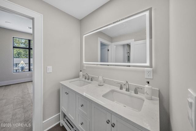 15 Hobart Street, Marlboro, NJ 07746