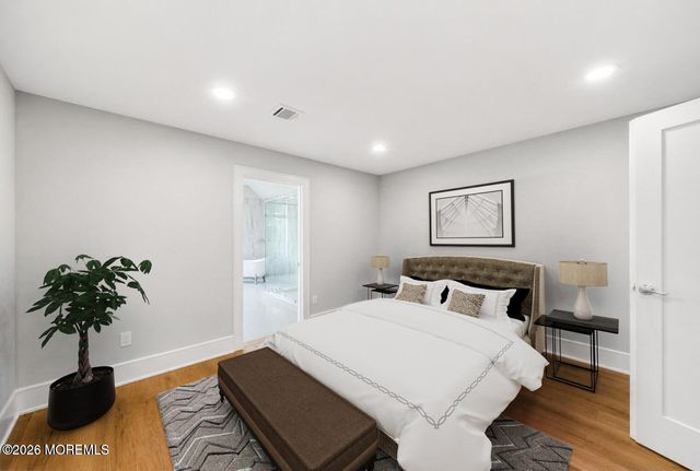 15 Hobart Street, Marlboro, NJ 07746
