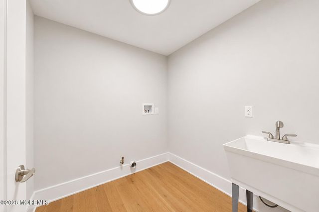 15 Hobart Street, Marlboro, NJ 07746