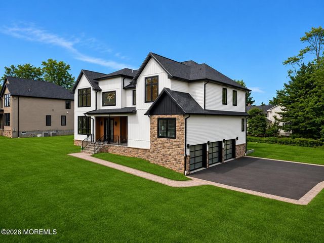 15 Hobart Street, Marlboro, NJ 07746