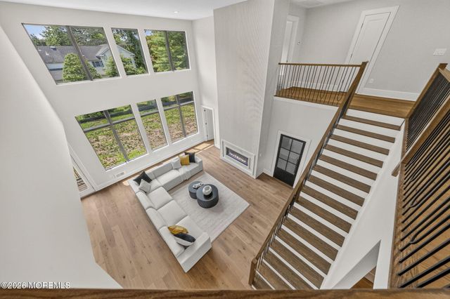 15 Hobart Street, Marlboro, NJ 07746