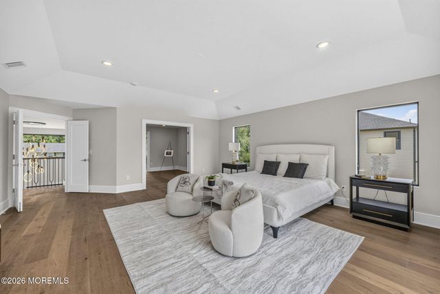 15 Hobart Street, Marlboro, NJ 07746