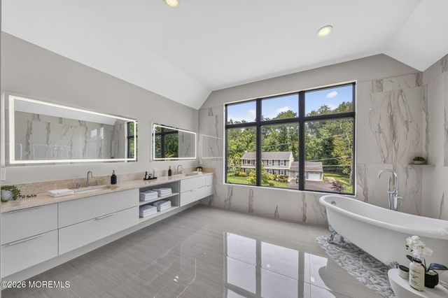 15 Hobart Street, Marlboro, NJ 07746