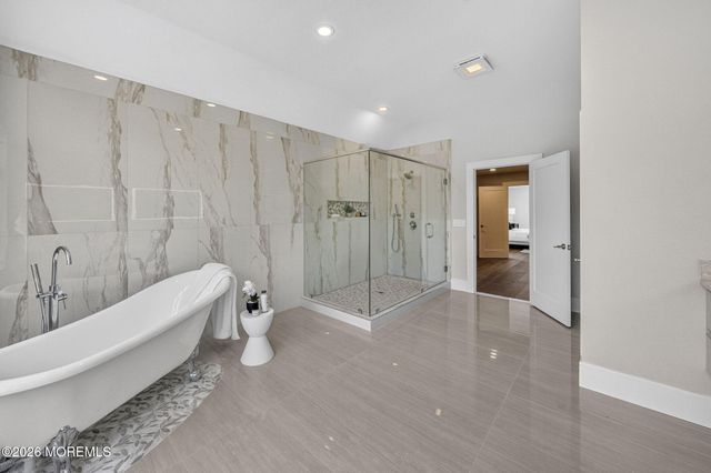 15 Hobart Street, Marlboro, NJ 07746