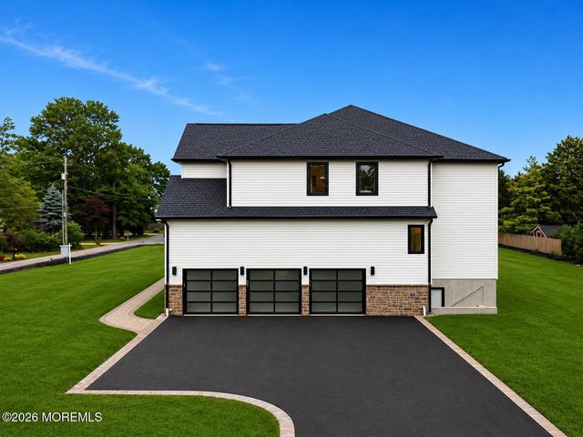 15 Hobart Street, Marlboro, NJ 07746