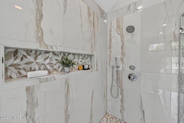 15 Hobart Street, Marlboro, NJ 07746