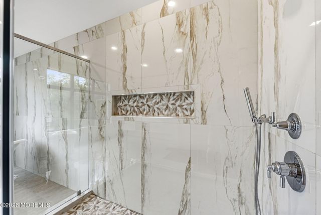 15 Hobart Street, Marlboro, NJ 07746