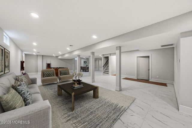 15 Hobart Street, Marlboro, NJ 07746
