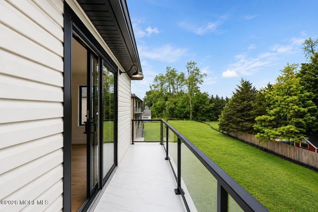 15 Hobart Street, Marlboro, NJ 07746