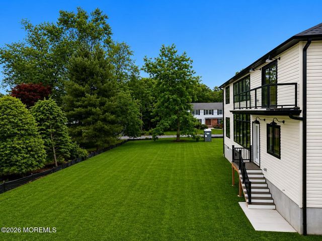 15 Hobart Street, Marlboro, NJ 07746