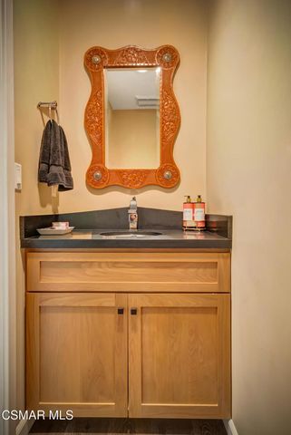 22335 De Grasse Drive, Calabasas, CA 91302