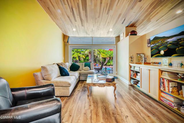 22335 De Grasse Drive, Calabasas, CA 91302