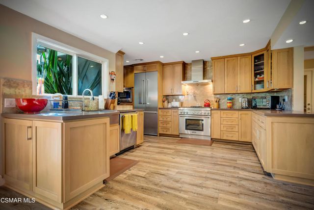 22335 De Grasse Drive, Calabasas, CA 91302