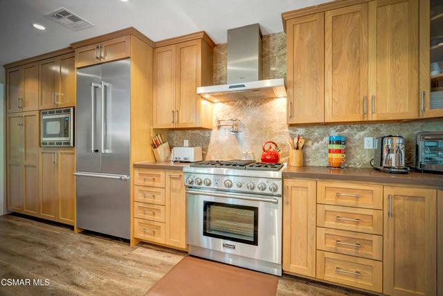 22335 De Grasse Drive, Calabasas, CA 91302