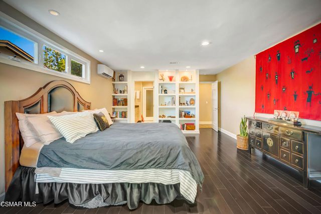 22335 De Grasse Drive, Calabasas, CA 91302