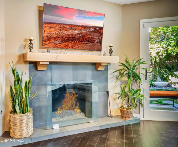 22335 De Grasse Drive, Calabasas, CA 91302