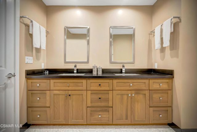 22335 De Grasse Drive, Calabasas, CA 91302