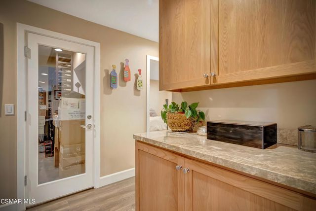 22335 De Grasse Drive, Calabasas, CA 91302