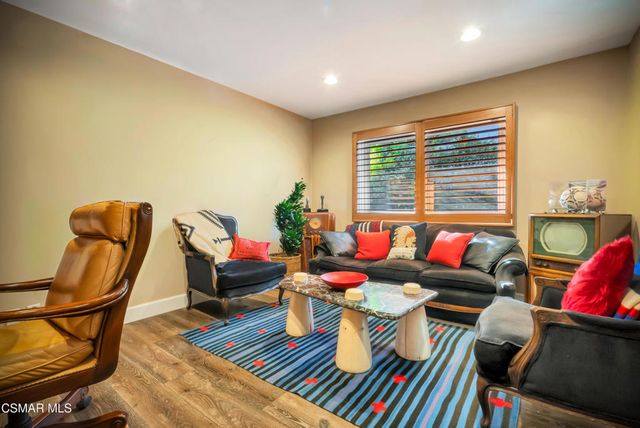 22335 De Grasse Drive, Calabasas, CA 91302