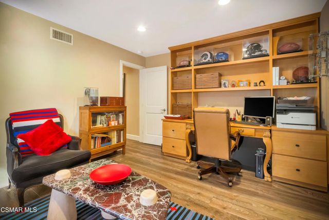 22335 De Grasse Drive, Calabasas, CA 91302